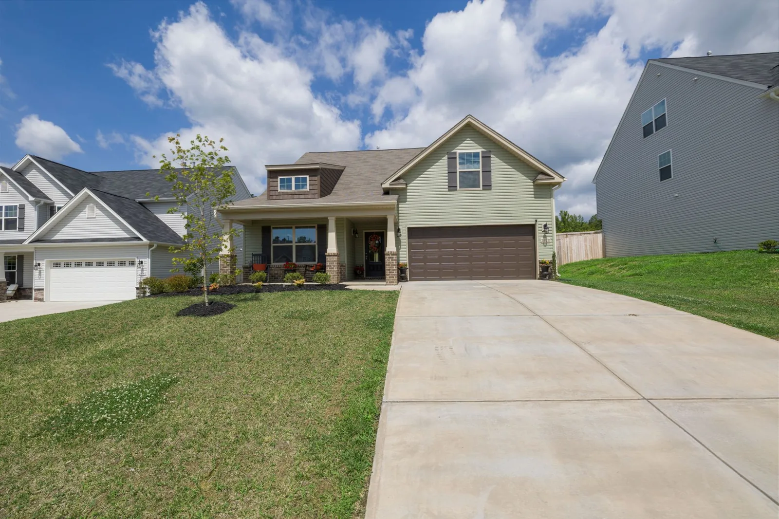 Detached garage cost to build varies by size and materials