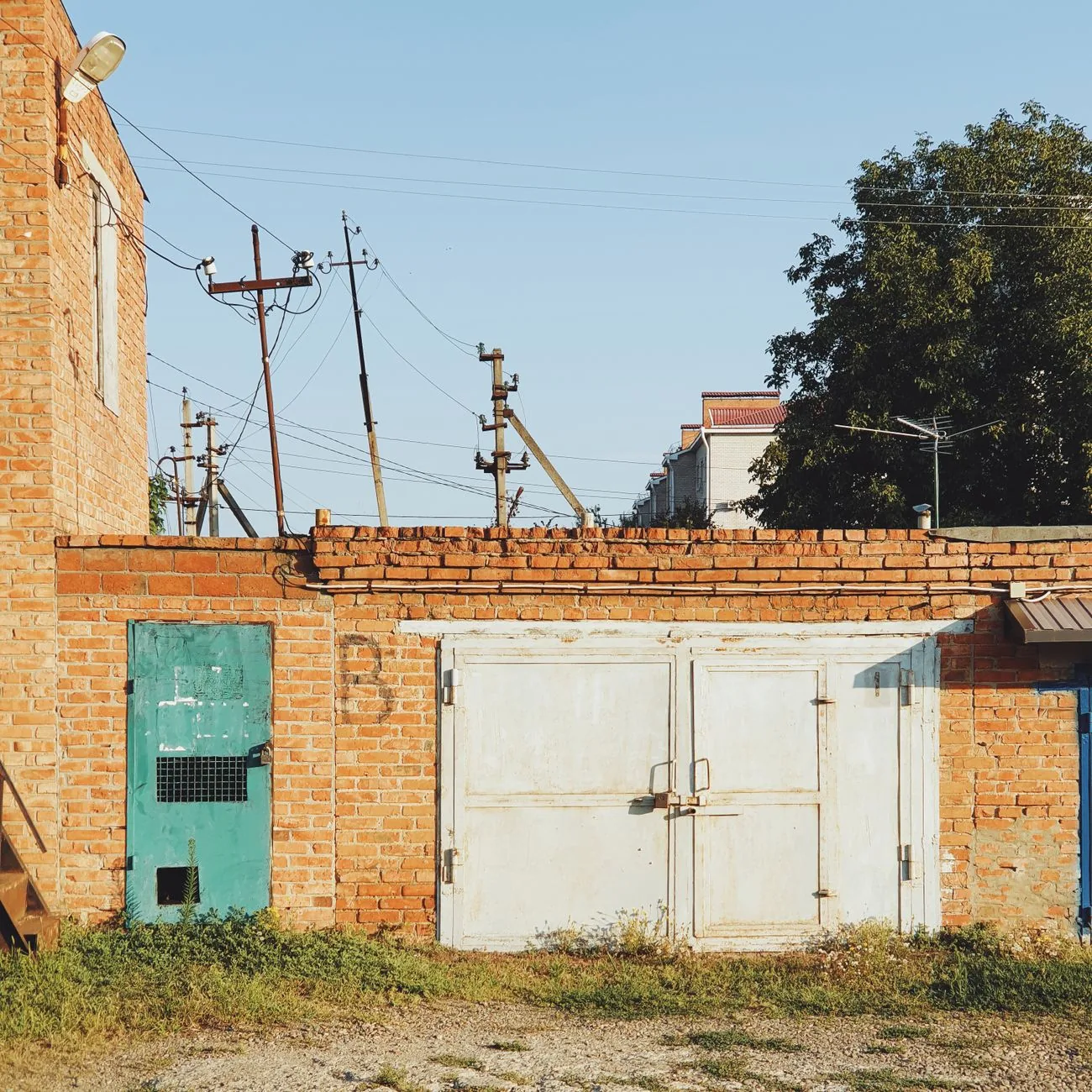 garage under construction with wooden frame