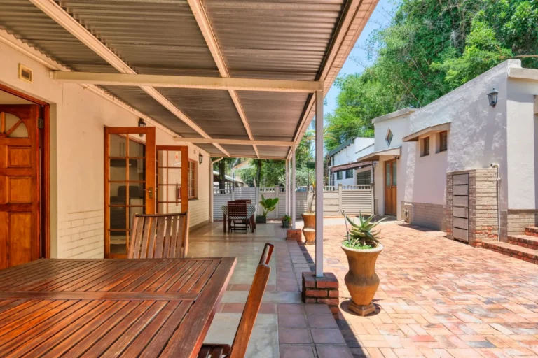 Front Porch vs Patio: Which Outdoor Space Fits Your Home and Budget?